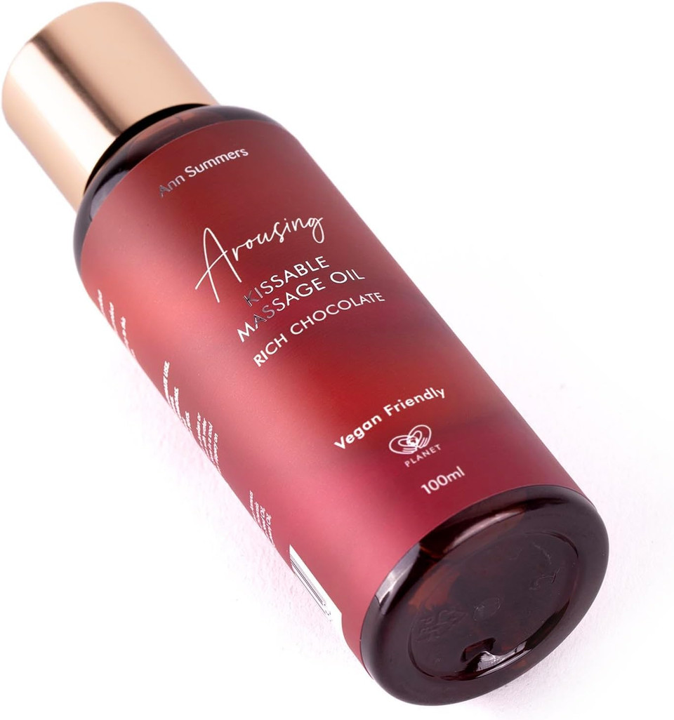 Ann Summers Luxury Arousing Kissable Massage Oil (100ml)  Dark Cherry & Chocolate Flavoured - Massage Oil for Date Night & Massage Therapy - Body Massage Oil for Couples