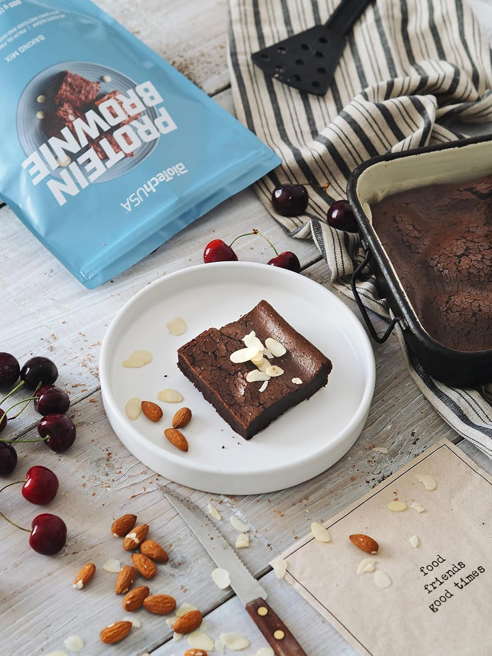 BioTechUSA Protein Brownie, baking mix with collagen, whey proteins and sweeteners, 600 g, Chocolate