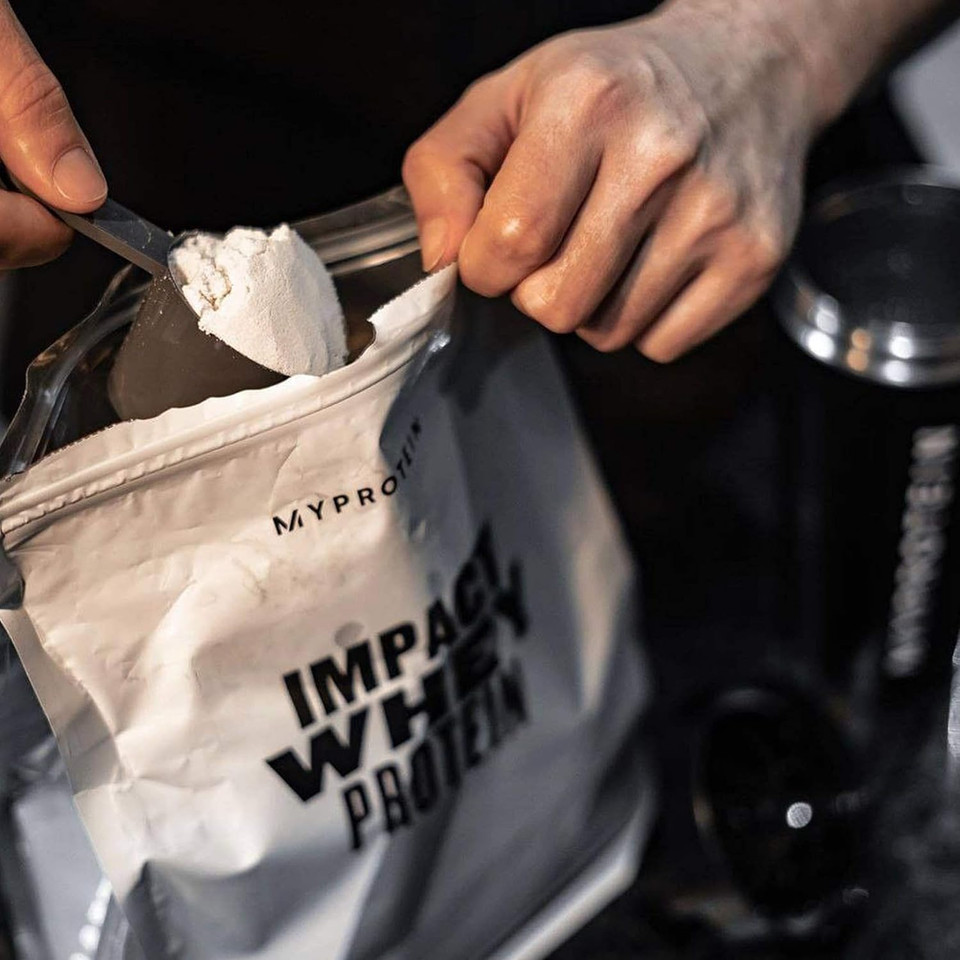 Myprotein Impact Whey Protein Powder. Muscle Building Supplements for Everyday Workout with Essential Amino Acid and Glutamine. Vegetarian, Low Fat and Carb Content - Chocolate Peanut Butter, 1kg