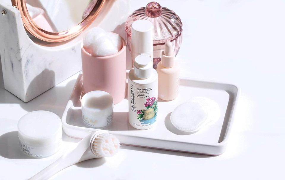 Organic Rose Geranium Cleansing Water -Quick Clean Up For Baby & Gentle Makeup Remover ((15.2 Oz | 450 Ml Large))