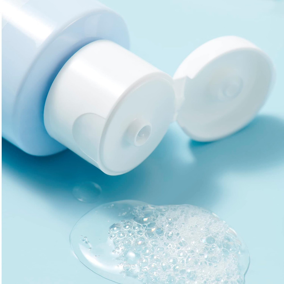 E.L.F. Skin Holy Hydration! Daily Cleanser Mini, Face Cleanser For Washing Away Excess Oil, Impurities & Makeup, Made With Hyaluronic Acid, Vegan & Cruelty-Free