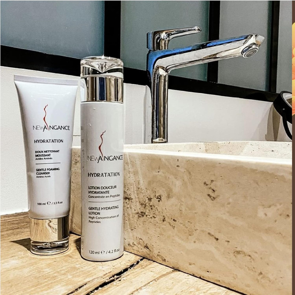 Gentle Hydrating Lotion Astringent For Face High Concentration Of Peptides Give You A Soft Smooth And Elastic Appearance Double Moisturizing For All Skin Types, 4.2 Fl Oz