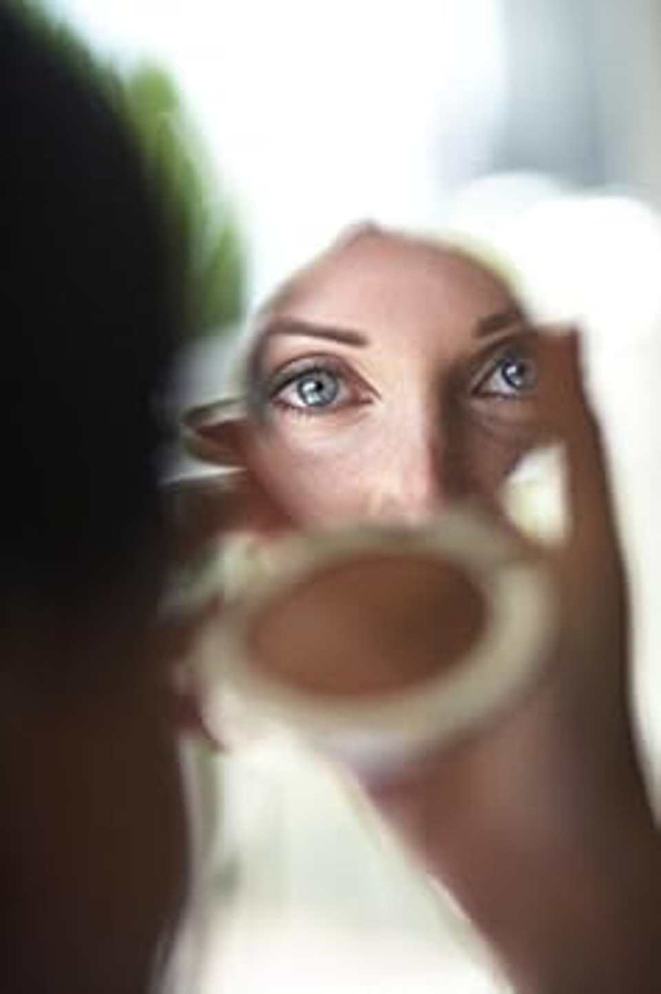 La Bella Donna Compressed Mineral Foundation - Face Powder Makeup Natural Looking Glowing Skin Wrinkle Defying Mattifying Finish Contour Makeup Long Lasting Full Coverage Sun Kissed Tan (Mahogany)