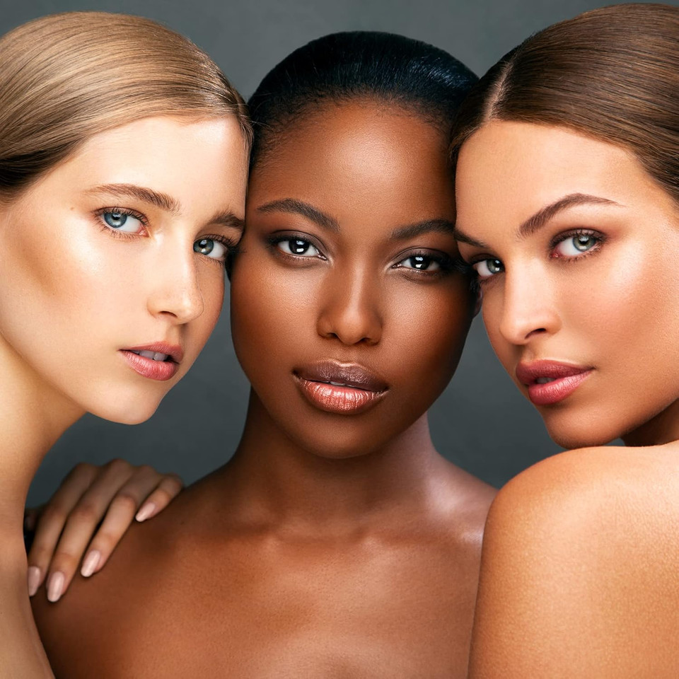 Kevyn Aucoin The Neo-Blush, Blush Makeup Compact: A Trio Palette Of Gradient Colors. Blends Pearl, Satin & Matte Finishes For Highlighting Cheeks. Personalized Looks - Natural To Pop Of Color