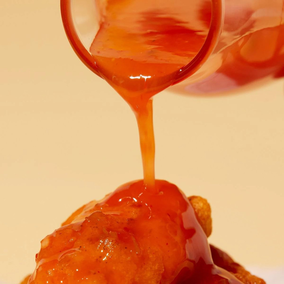 Vivid Kitchen Low-Calorie Sweet Chili Sauce - 2 Pack - Low Sugar, 10 Cal/Serving - No Preservatives Or Msg - Easy Squeeze Bottle - Healthy Asian-Inspired Sauce For Dipping, Stir-Fry, And More