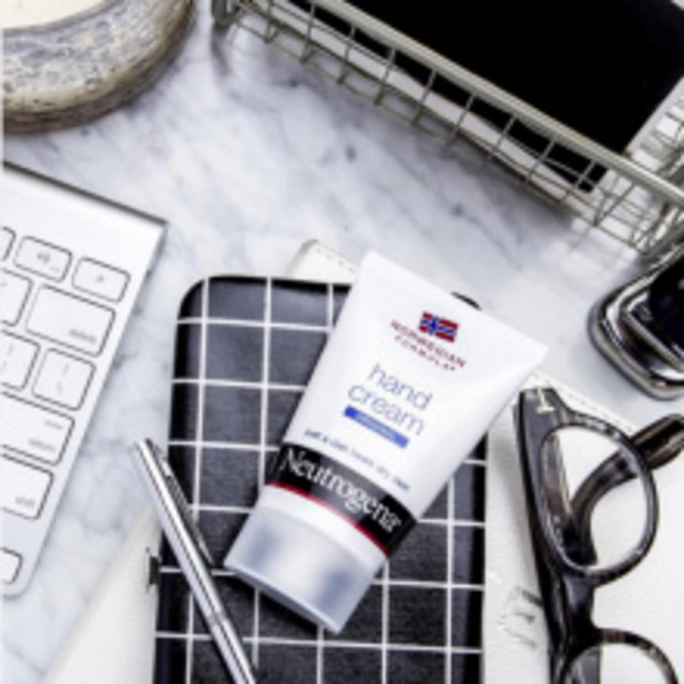 Neutrogena Norwegian Formula Moisturizing Hand Cream Formulated With Glycerin For Dry, Rough Hands, Fragrance-Free Intensive Hand Lotion, 2 Oz, Pack Of 6 (Package May Vary)2 Ounce (Pack Of 6)