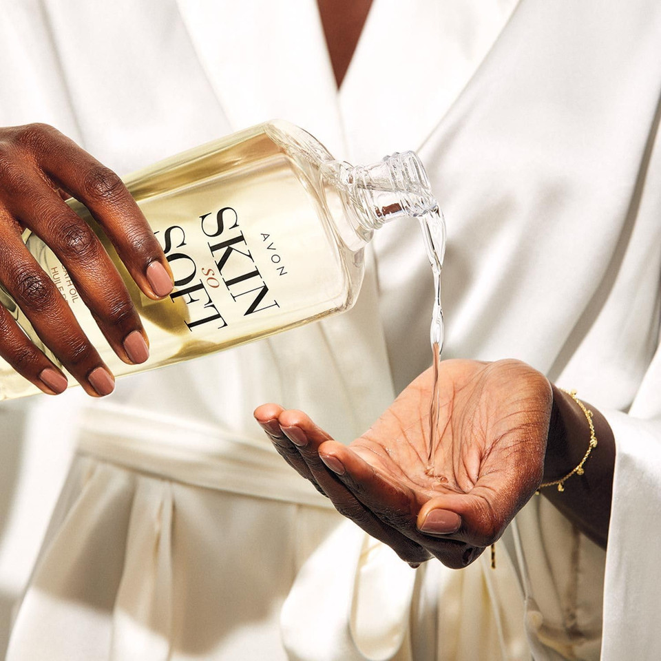 Skin So Soft Radiant Moisture Bath Oil, Bonus Size 25 Fl Oz  With Argan Oil, Silk Proteins & Illuminator Technology  Softens, Hydrates & Illuminates Skin  Peony Musk Scent