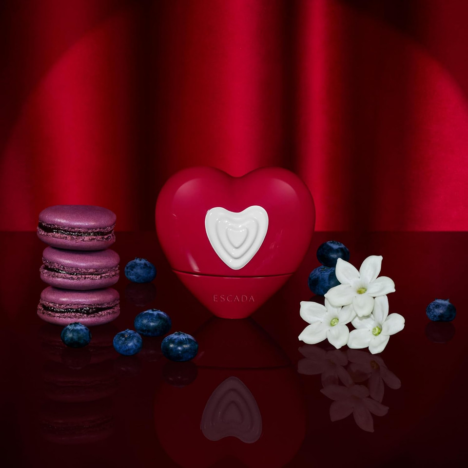 Escada Show Me Love Eau De Parfum  Floral Women'S Perfume  With Notes Of Blackberry, Jasmine & Blueberry Accord  Luxury Perfumes For Women  Long Lasting Fragrance