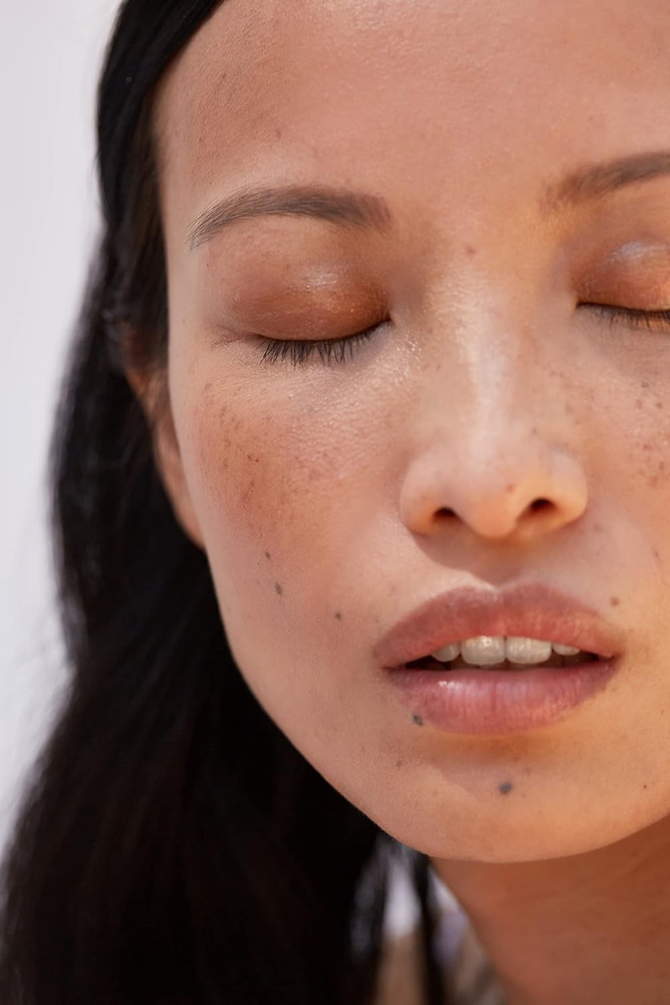 Lather Ultra Light Face Lotion - Hydrating Moisturizer For All Skin Types - Fast Absorbing & Non Greasy Formula For All Skin Types - 2 Fl Oz