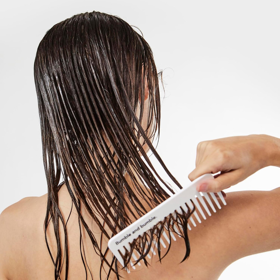 Bumble And Bumble. Thickening Volumizing Conditioner | For Instant Fullness | Moisturizing | Color Safe | Straight To Wavy