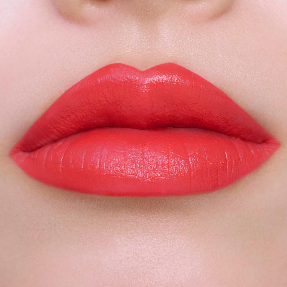 Anna Sui Rouge Red - Lipstick - Development Of Rich, Vivid Color - Rich Texture - Sculpted Form - Long-Lasting - Gorgeous And Bold Red - 400 Allure Red - 0.12 Oz