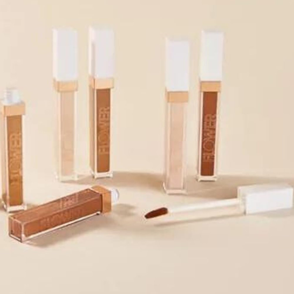 Flower Beauty By Drew Barrymore Light Illusion Full Coverage Concealer - Diffuse Dark Under Eye Circles + Blurs Blemishes - Weightless Formula + Crease Proof Makeup (Mocha)