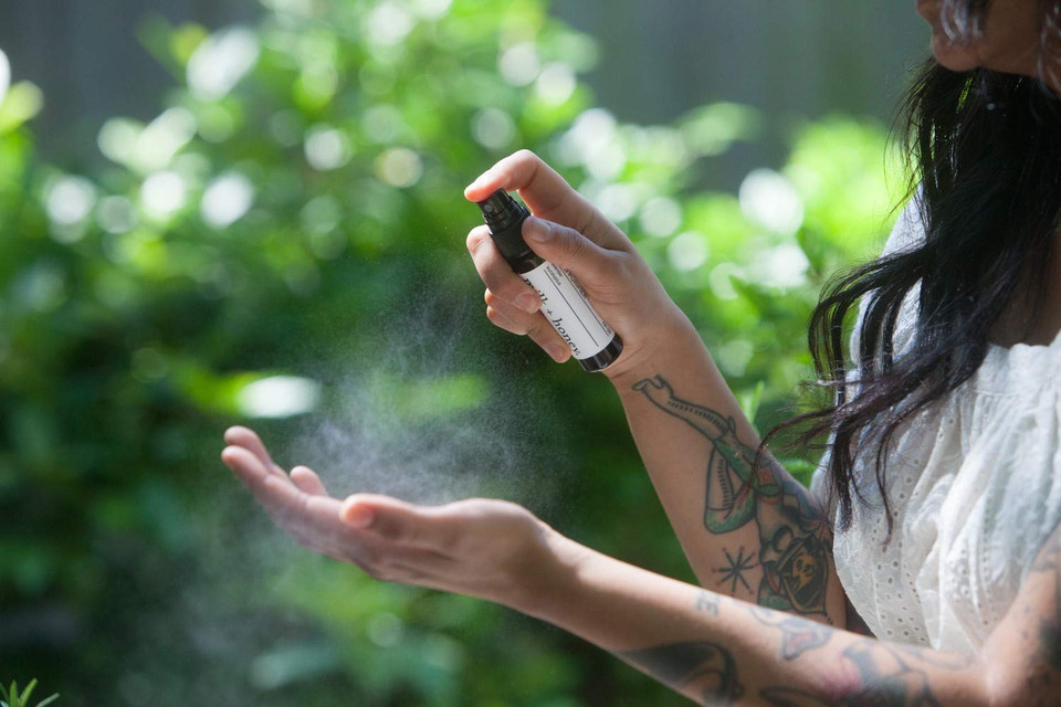 Milk + Honey Hand Purifier No. 08, Lavender And Eucalyptus Oil Spray, Organic Moisturizing And Cleansing Spray Hand Purifier 1 Fl Oz