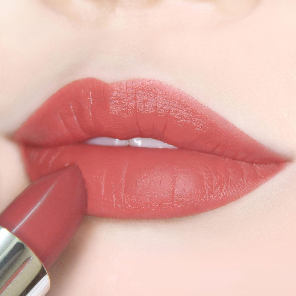 Ready To Shine Matte Vegan Lipstick With Creamy Satin Finish, Fresh Fig Red With Grapefruit Undertones -Crush On You (309-Stay With Me)