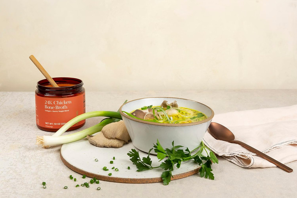 Kroma 24K Chicken Bone Broth, Dairy & Gluten Free Powder Mix With Collagen, Protein, Turmeric, & Ginger. Promotes Gut Health & Healthy Skin, Hair & Nails - 7 Packets