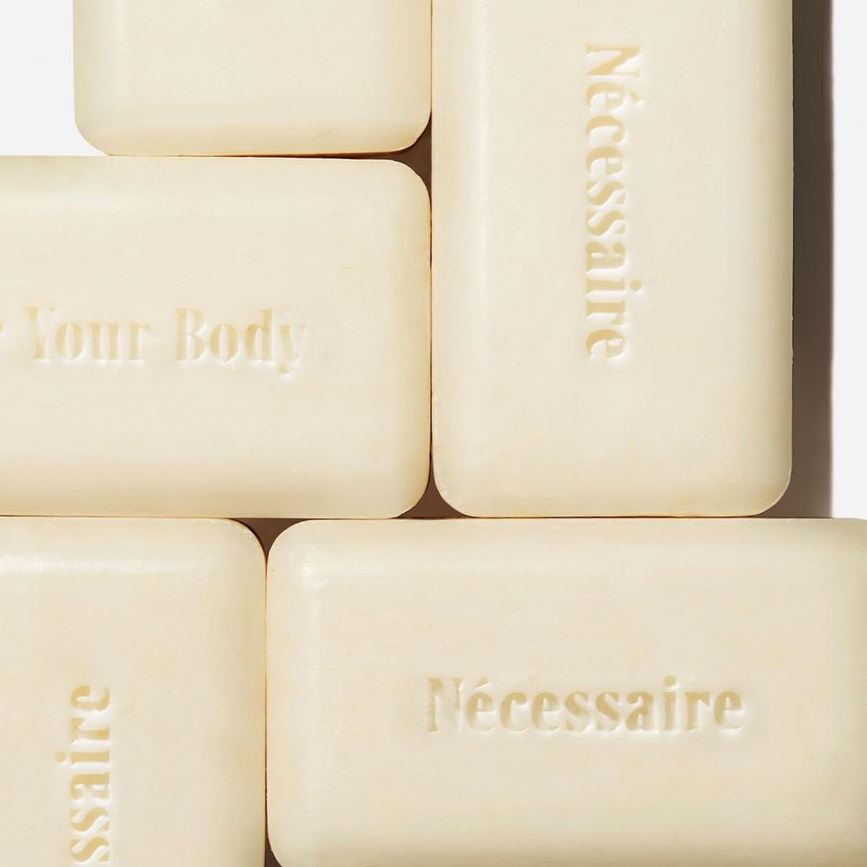 Nécessaire The Body Exfoliant Bar. 2% Physical Exfoliant. 5 Ceramides. Niacinamide. Smooth KP, Rough Patches, Ingrown Hairs. Fragrance-Free. 140 g / 5 oz