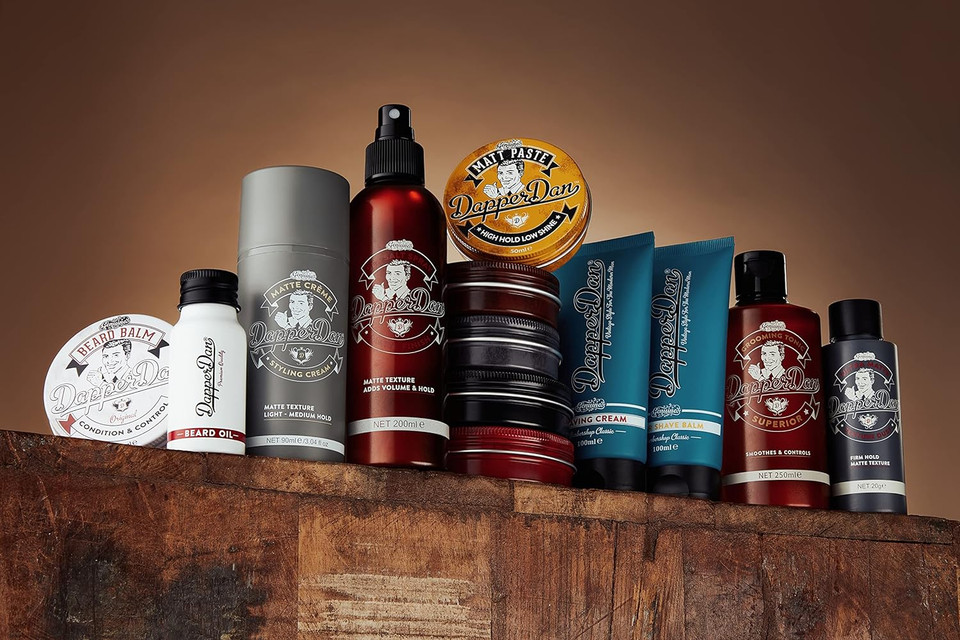 Deluxe Pomade By Dapper Dan, Medium Hold Medium Shine, No Greasiness Or Flakiness, Citrus & Vanilla Fragrance 100Ml3.38 Fl Oz (Pack Of 1)