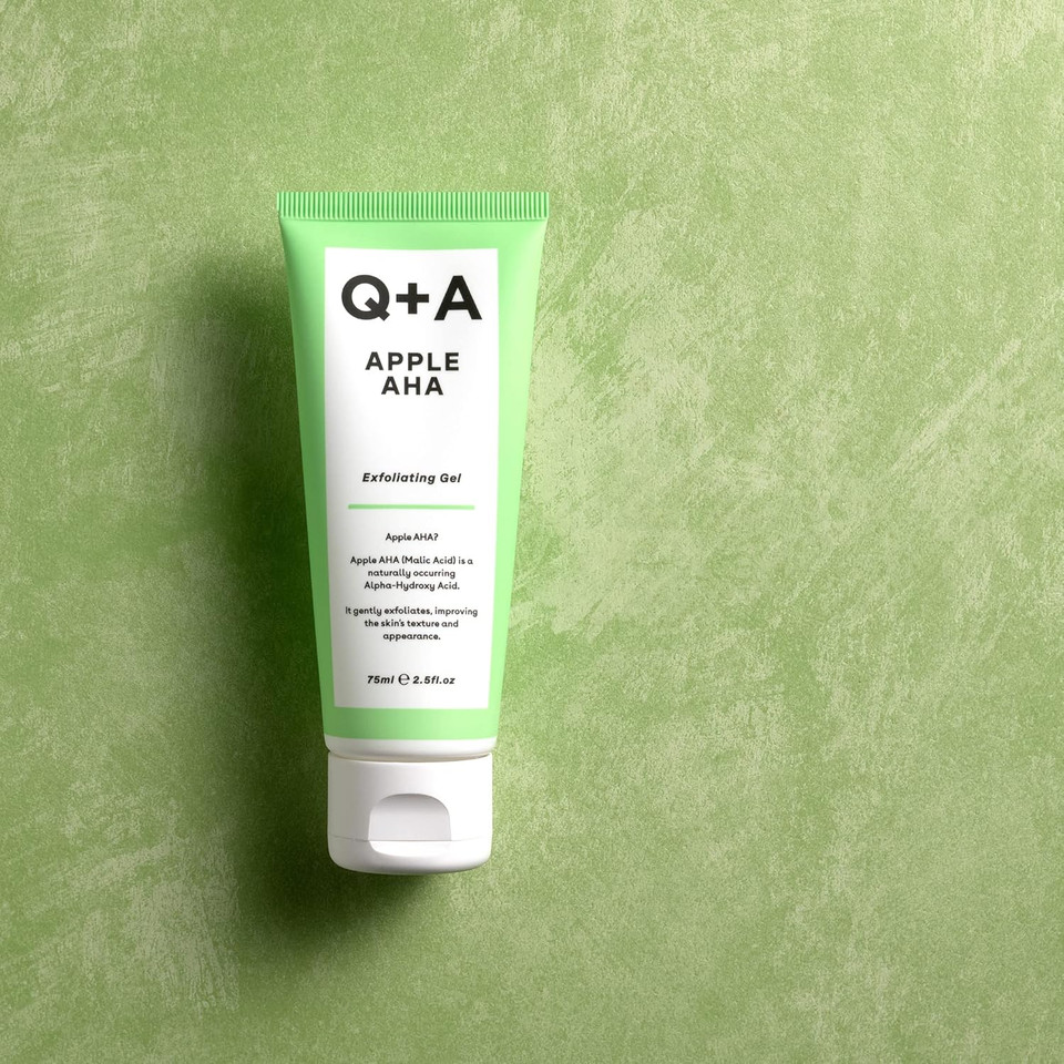 Q+A Apple AHA Exfoliating Gel, naturally occurring Malic and Lactic Acid alongside Apple Fruit Extracts and Glycolic Acid for smoother, brighter skin (75ml)