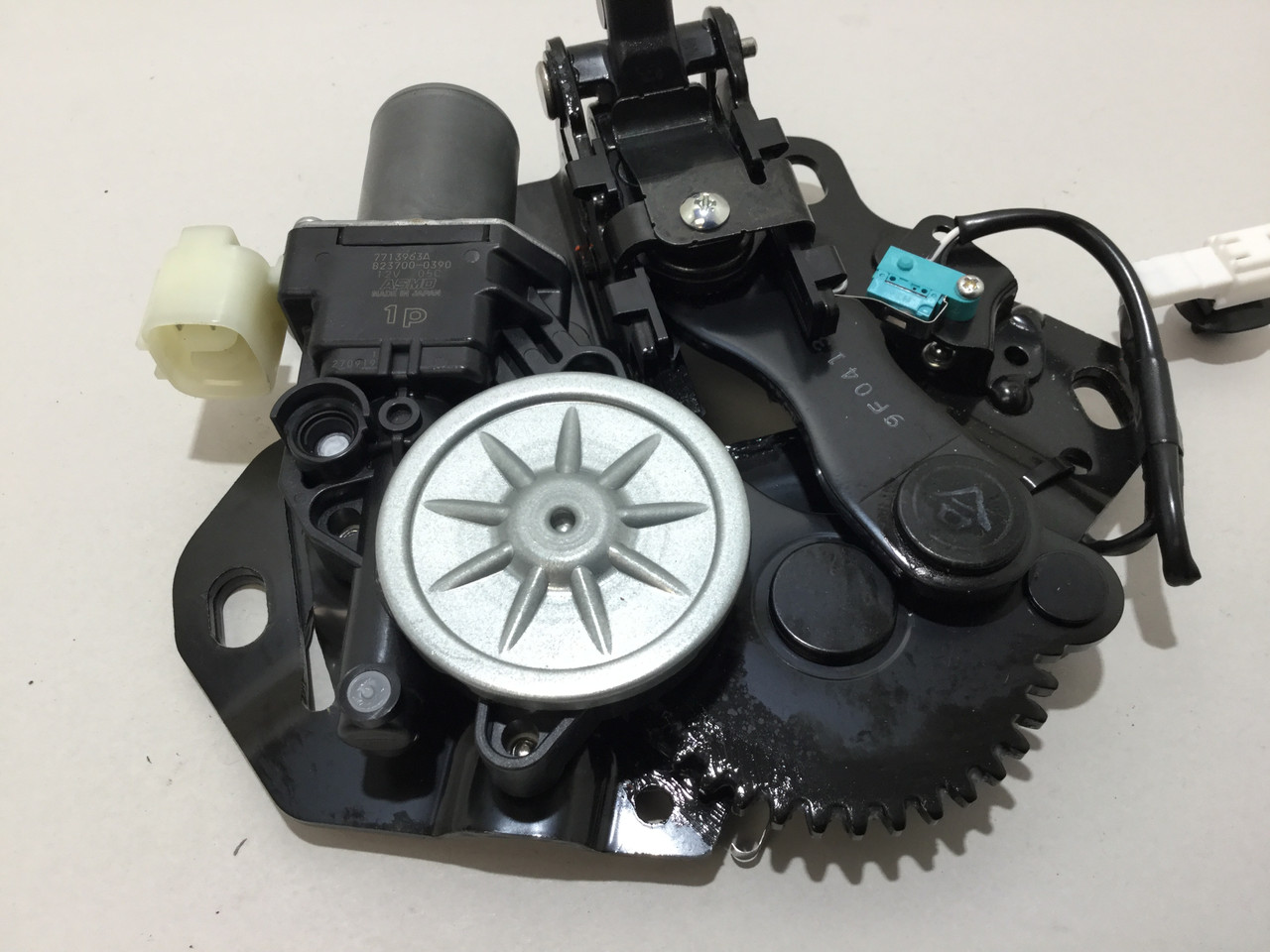 2017-2019 Mazda Mx5 Miata RF Fastback Roof Locking Motor w/ Latch
