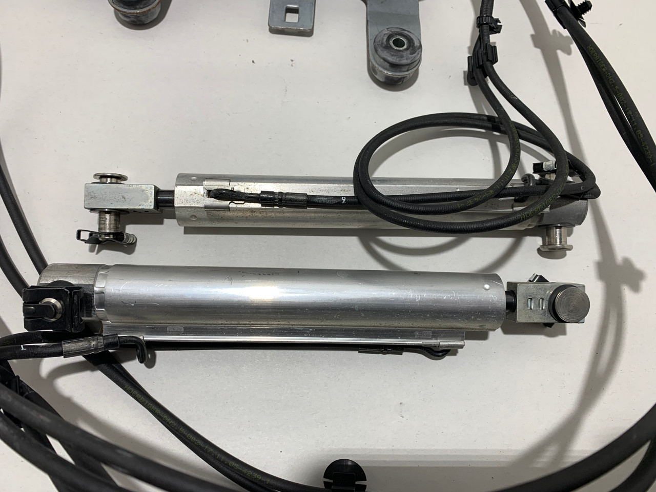 2005-2008 Mini Cooper R52 Convertible Top Hydraulic Pump w/ Lines