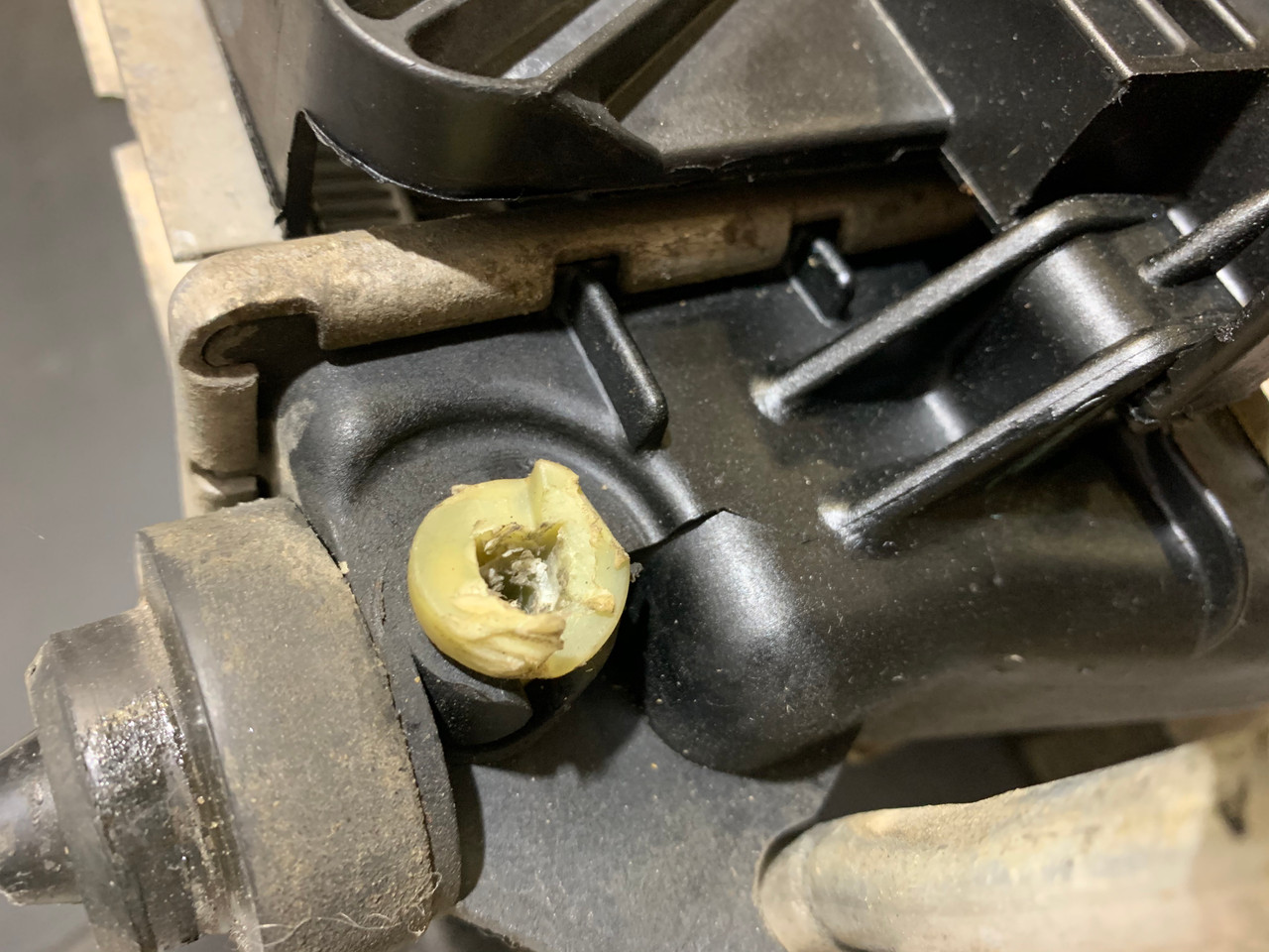 19972004 Chevrolet Corvette C5 Radiator w/ Cooling Fans w/ Shroud