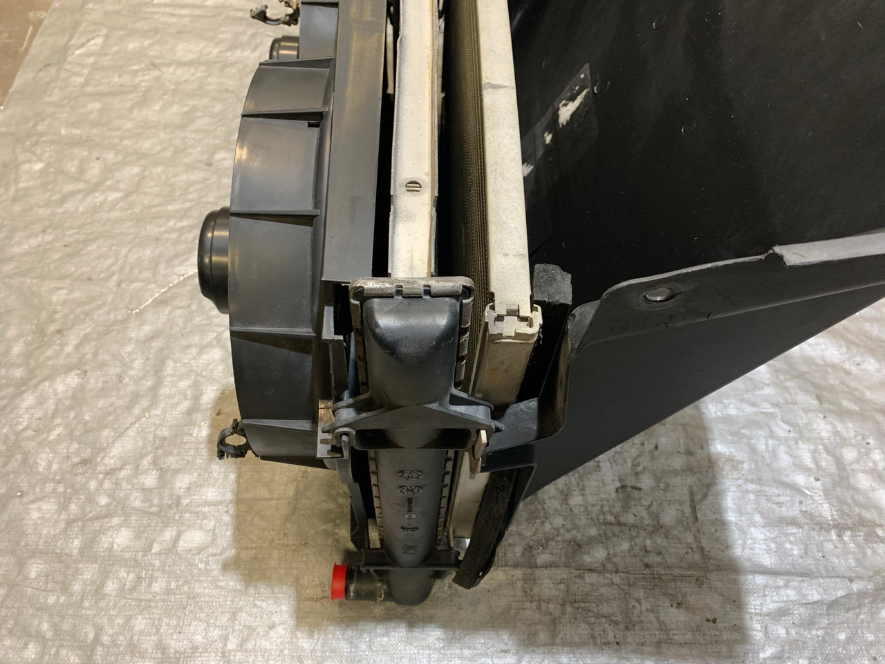 19972004 Chevrolet Corvette C5 Radiator w/ Cooling Fans w/ Shroud