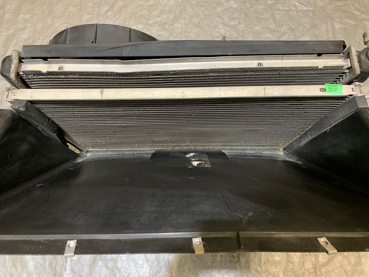 19972004 Chevrolet Corvette C5 Radiator w/ Cooling Fans w/ Shroud