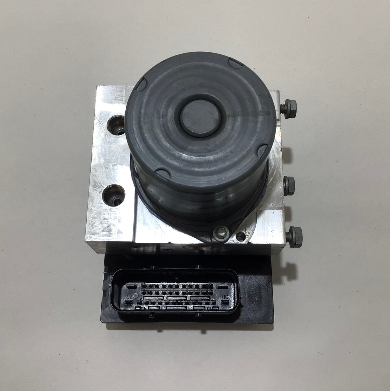 20092016 BMW E89 Z4 ABS Pump & Module / 6768550 / Z4904 Redline Auto Parts