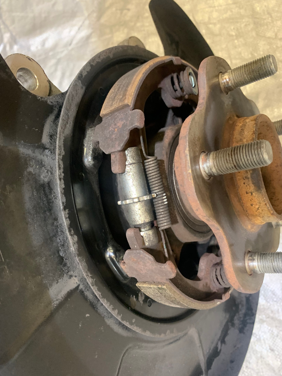 2003-2008 Nissan 350Z Passenger Rear Knee / Spindle w