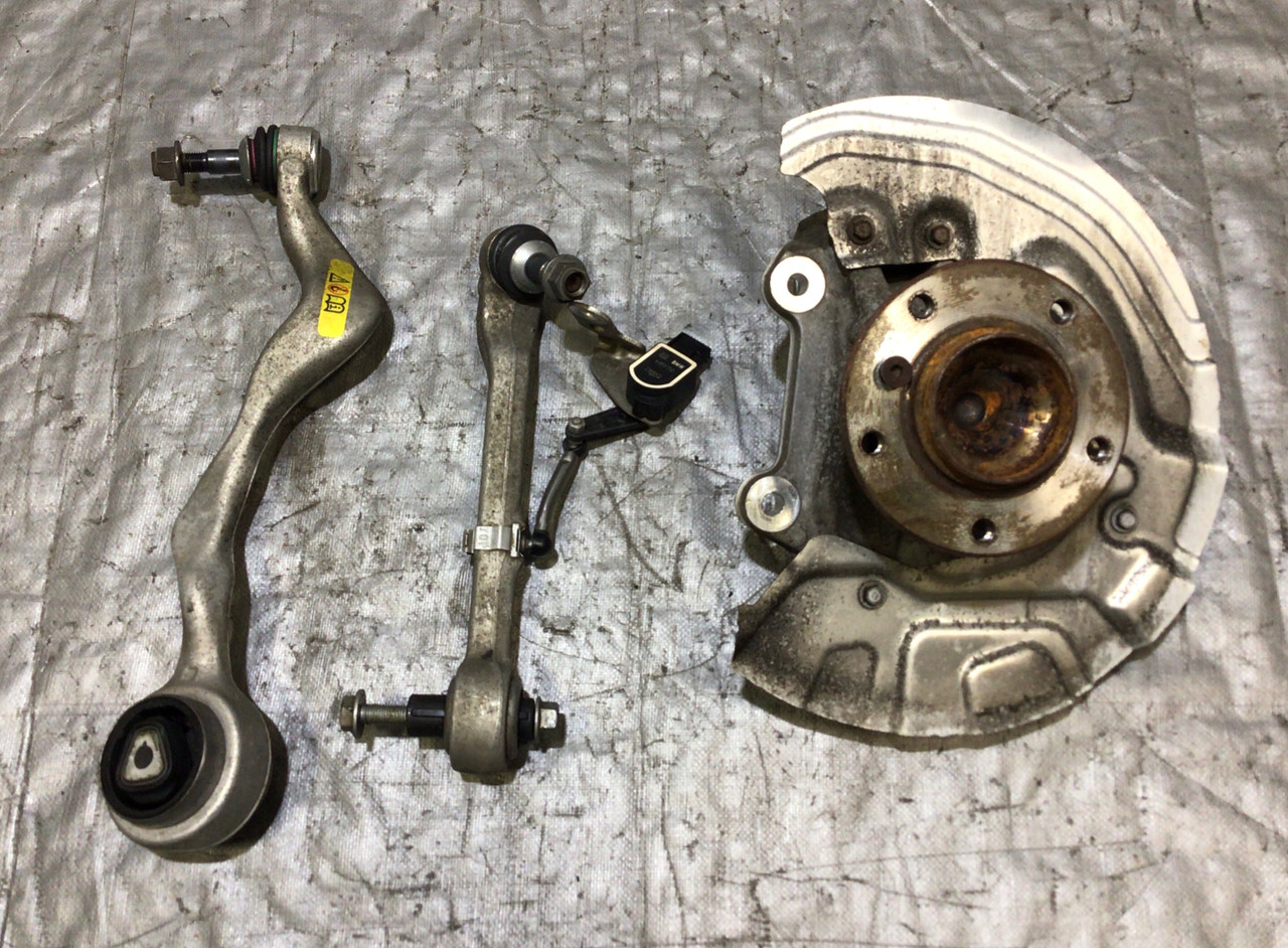 2009-2016 BMW E89 Z4 Passenger Front Knee Hub w/ Control Arm / 28k / Z4905