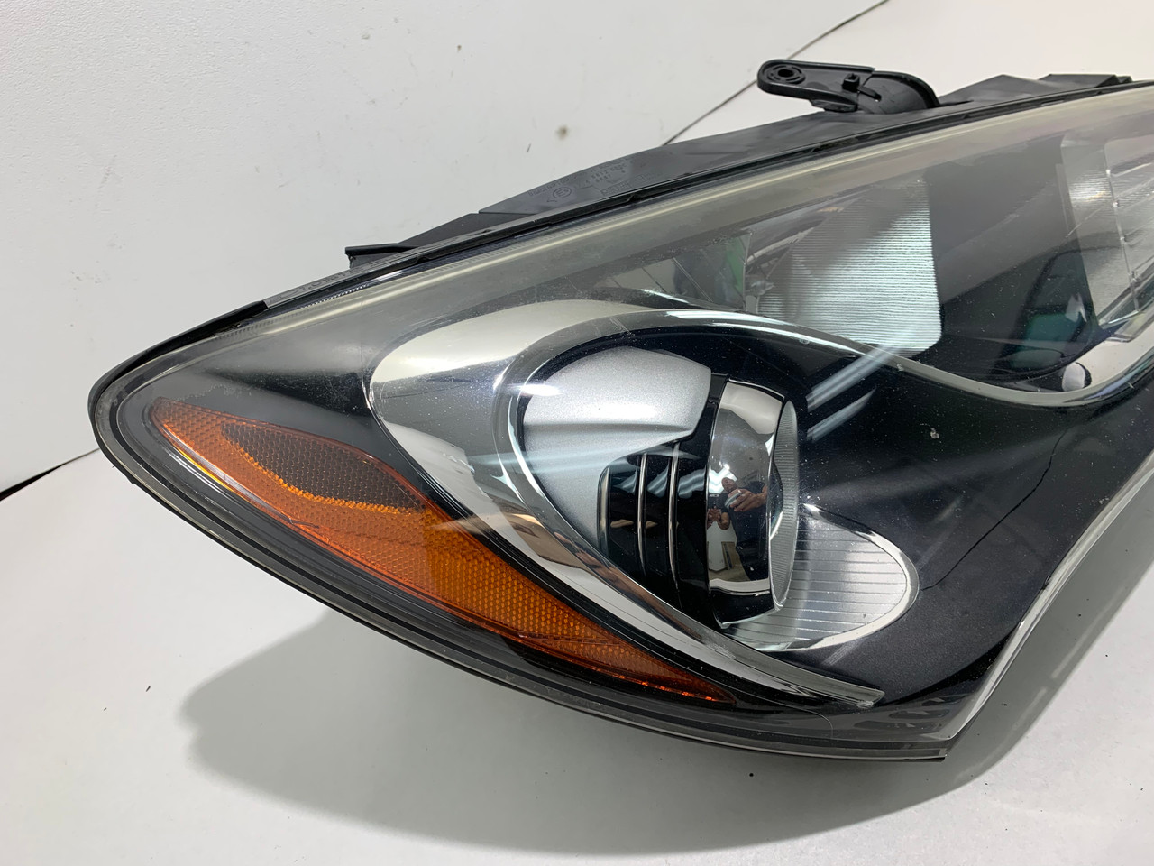 Damaged* 2013-2016 Hyundai Genesis Coupe Passenger Side Xenon HID