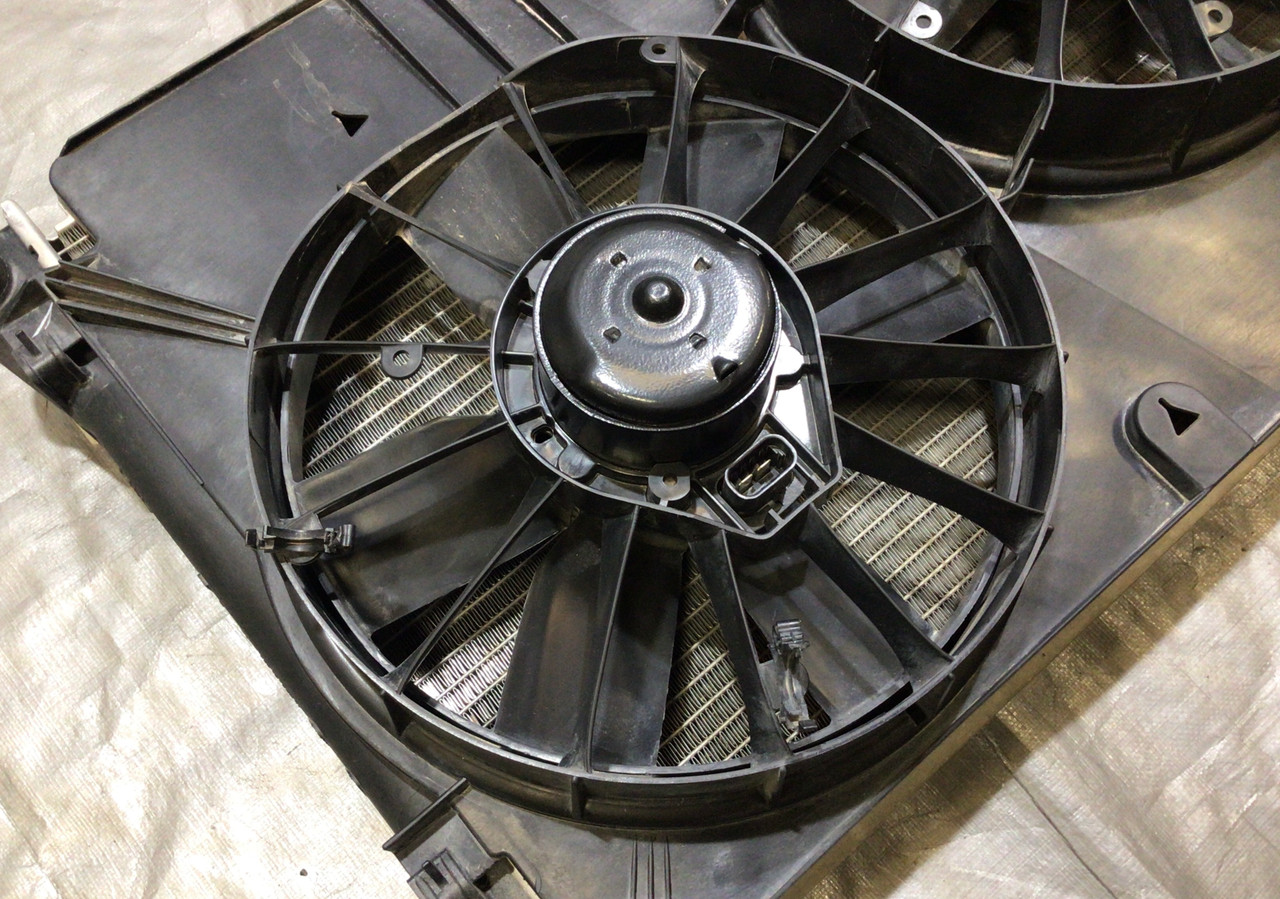 19972004 Chevrolet Corvette C5 Radiator w/ Cooling Fans w/ Shroud