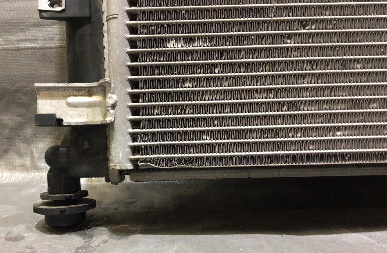 2006-2009 Pontiac Solstice 2.4l Radiator & Condenser Assembly / Manual ...