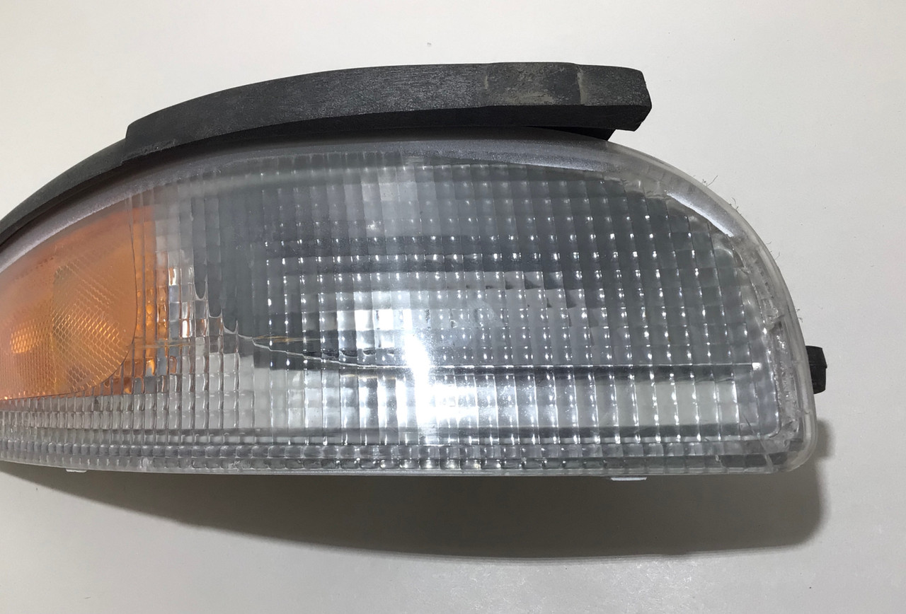 19972004 Chevrolet C5 Corvette Front Turn Signal Lamps / Pair / C5018