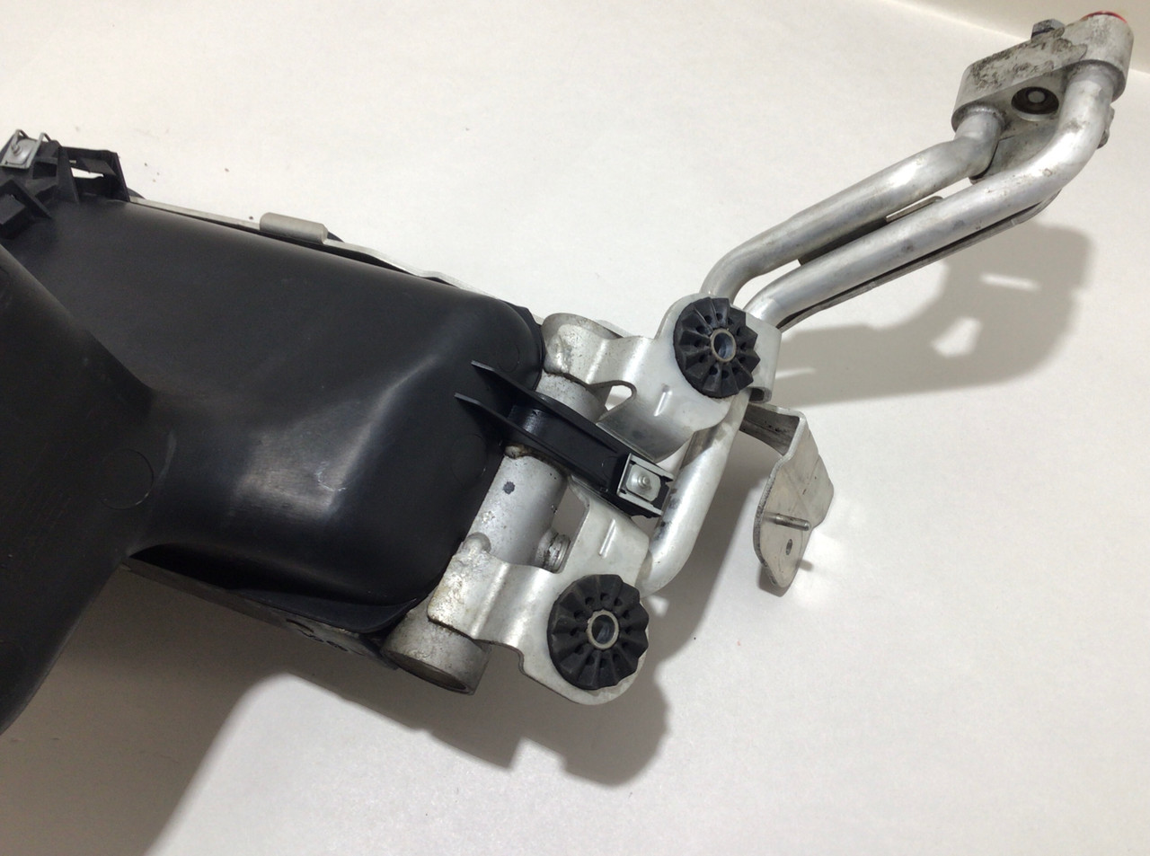 20112013 BMW 135i N55 Engine Oil Cooler / 17217564702 / 107k / B1008