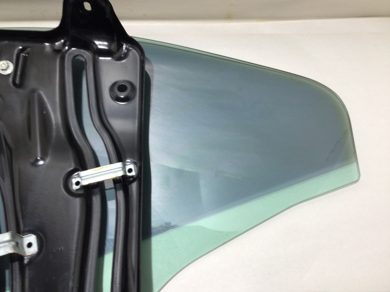 BMW F34GT　Fウィンドーガラス　M-0251