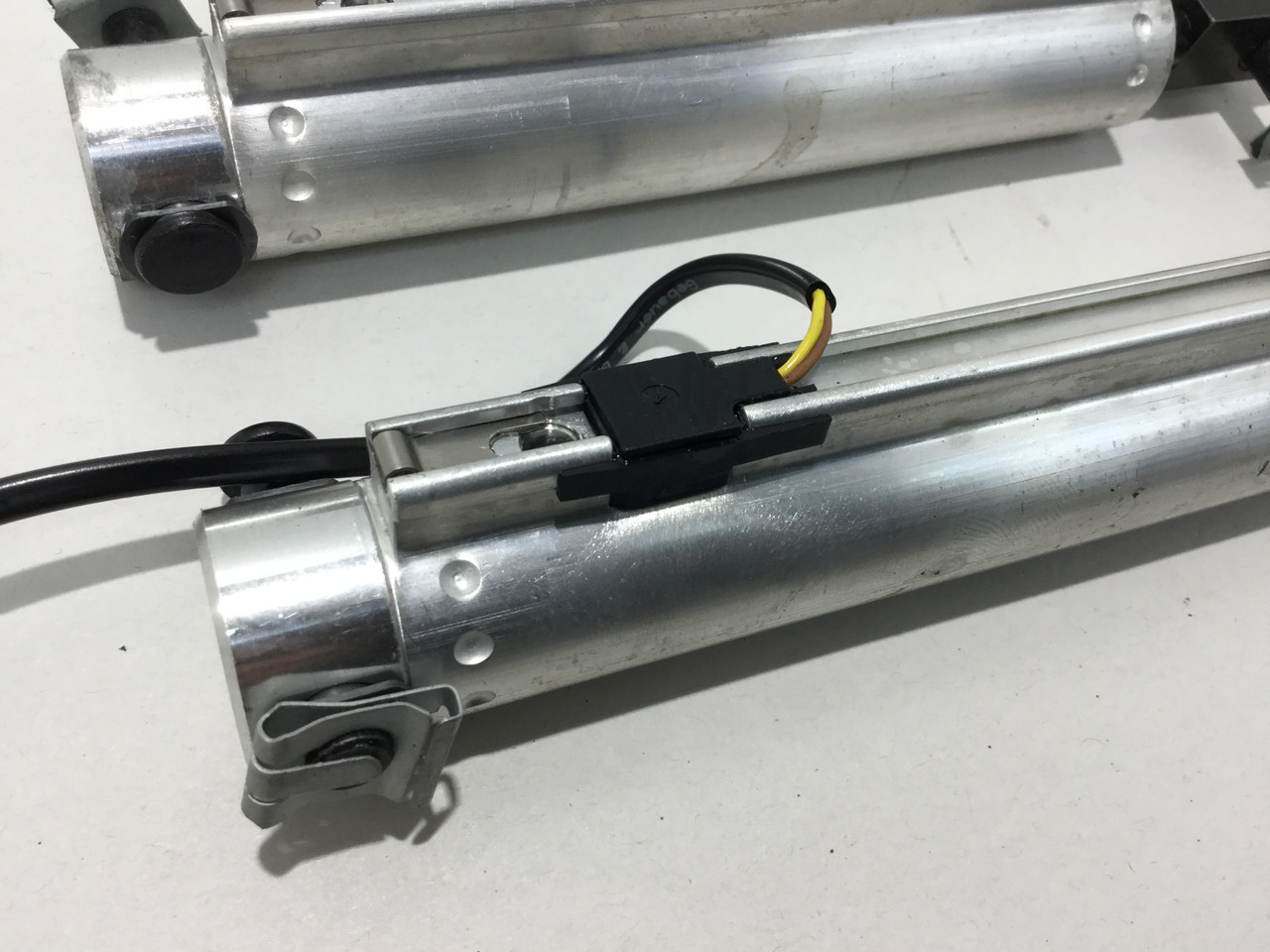 2009-2016 BMW E89 Z4 Convertible Top Main Pillar Hydraulic Lift ...