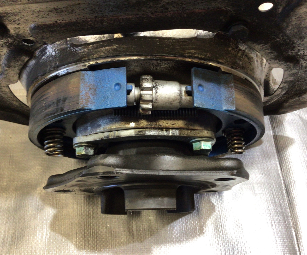 2005-2008 Porsche 997 911 Carrera Passenger Rear Knee Spindle Hub w ...