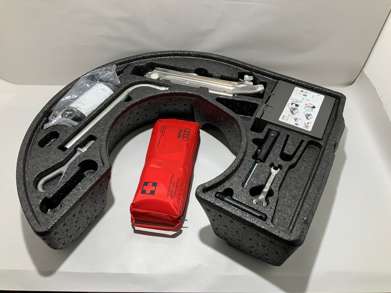 2004-2006 Audi TT 3.2l Emergency Tire Compressor / Tool Kit w