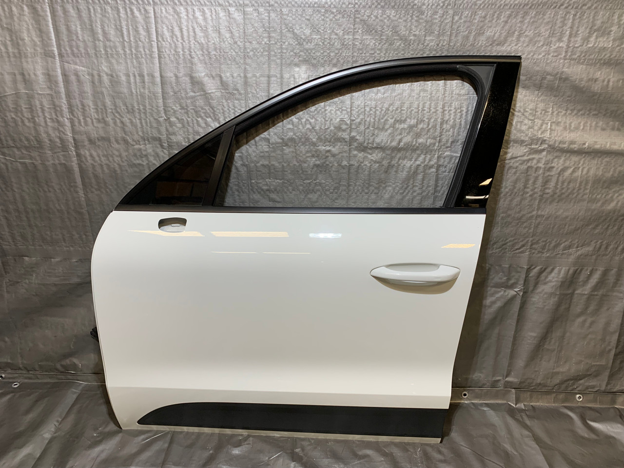 2015-2020 Porsche Macan Driver Front Door Assembly / White PM002