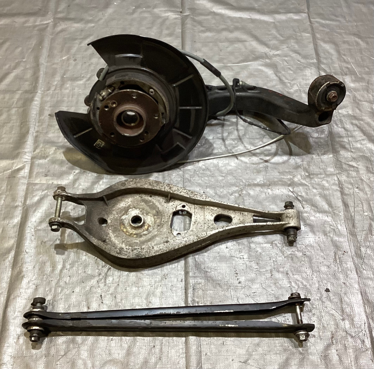 E46 M3 GH-BL32 右側 リア トレーリングアーム 2001-2006 E46 BMW M3 Passenger Rear Trailing Arm w/ Hub Assembly