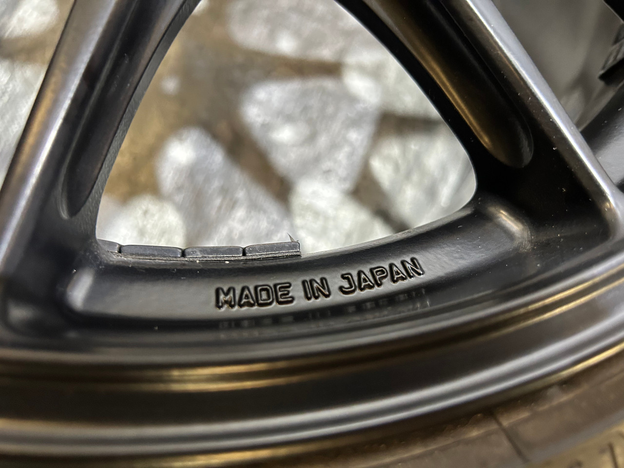 Single 18x9.5