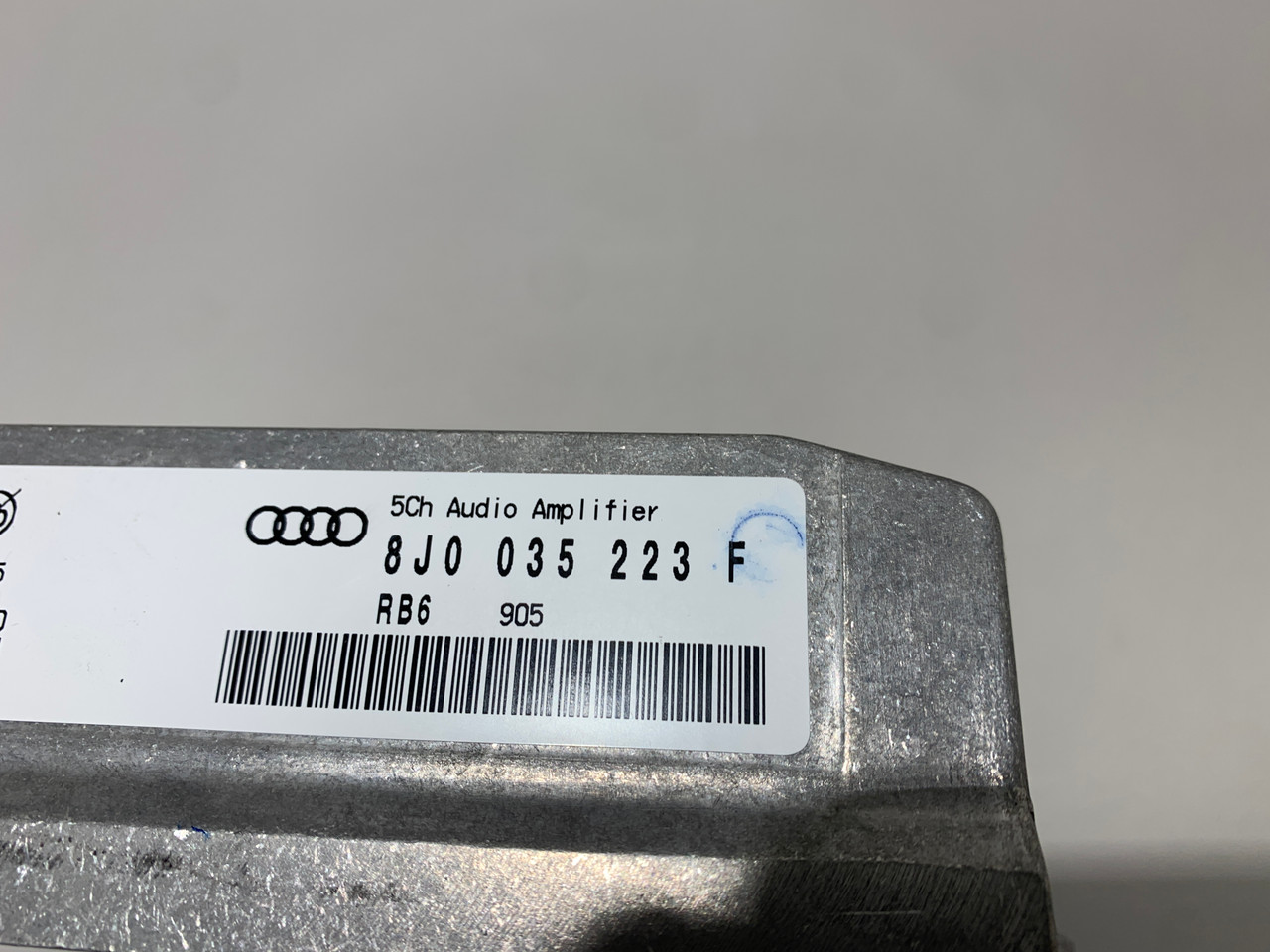 2009-2015 Audi TT 8J OEM Audio Amplifier / 8J0035223F / T2009
