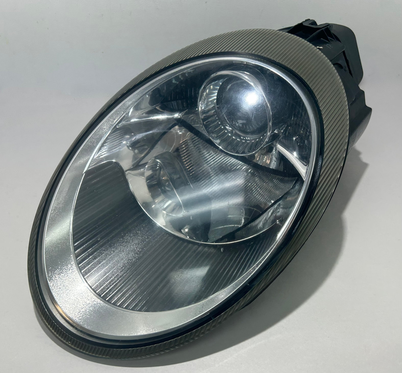 2005-2008 Porsche 997 911 Carrera OEM Driver Side Headlight / Xenon HID /  P7002A