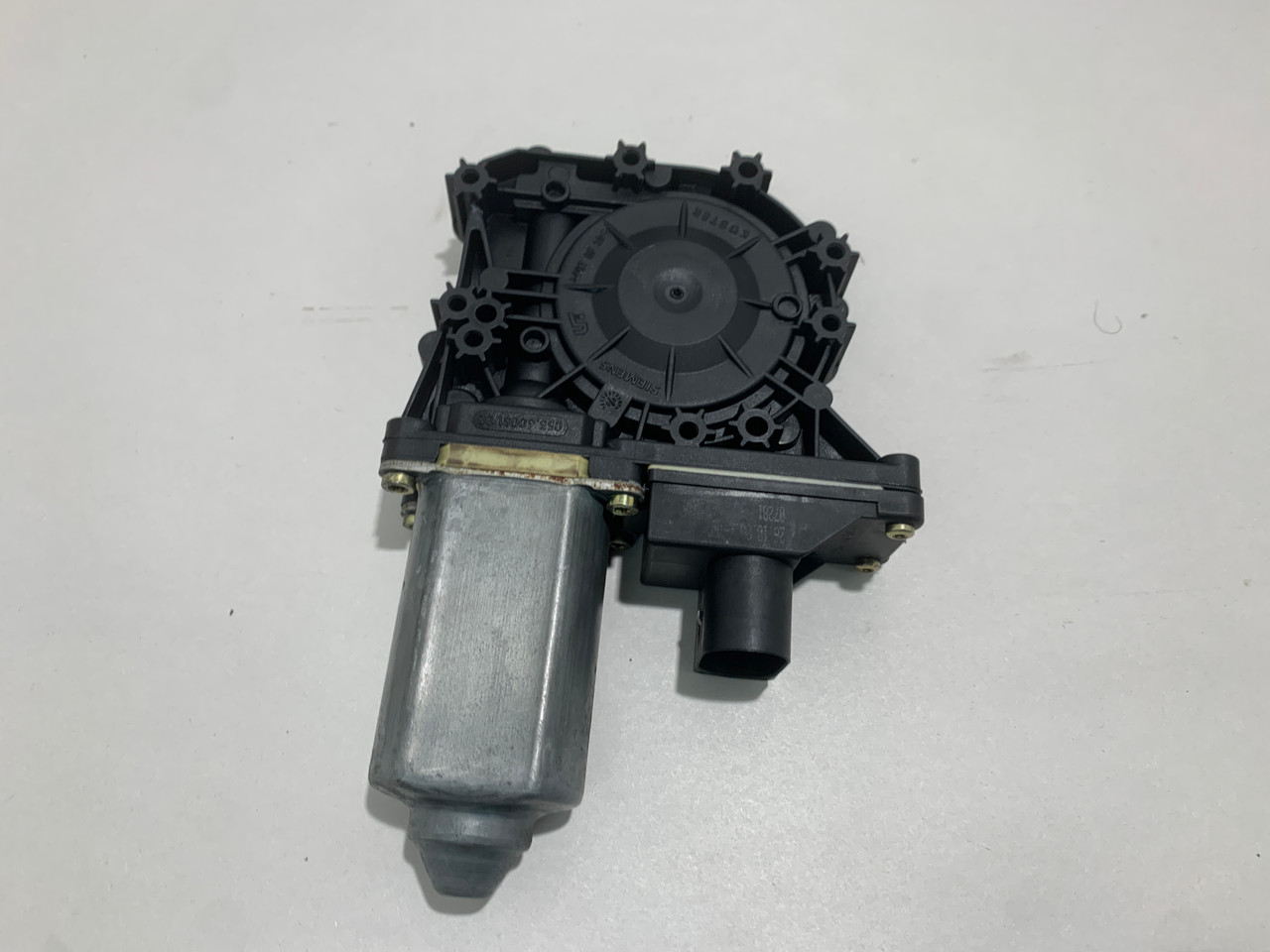 2001-2006 Audi TT Convertible Passenger Side Window Motor / OEM