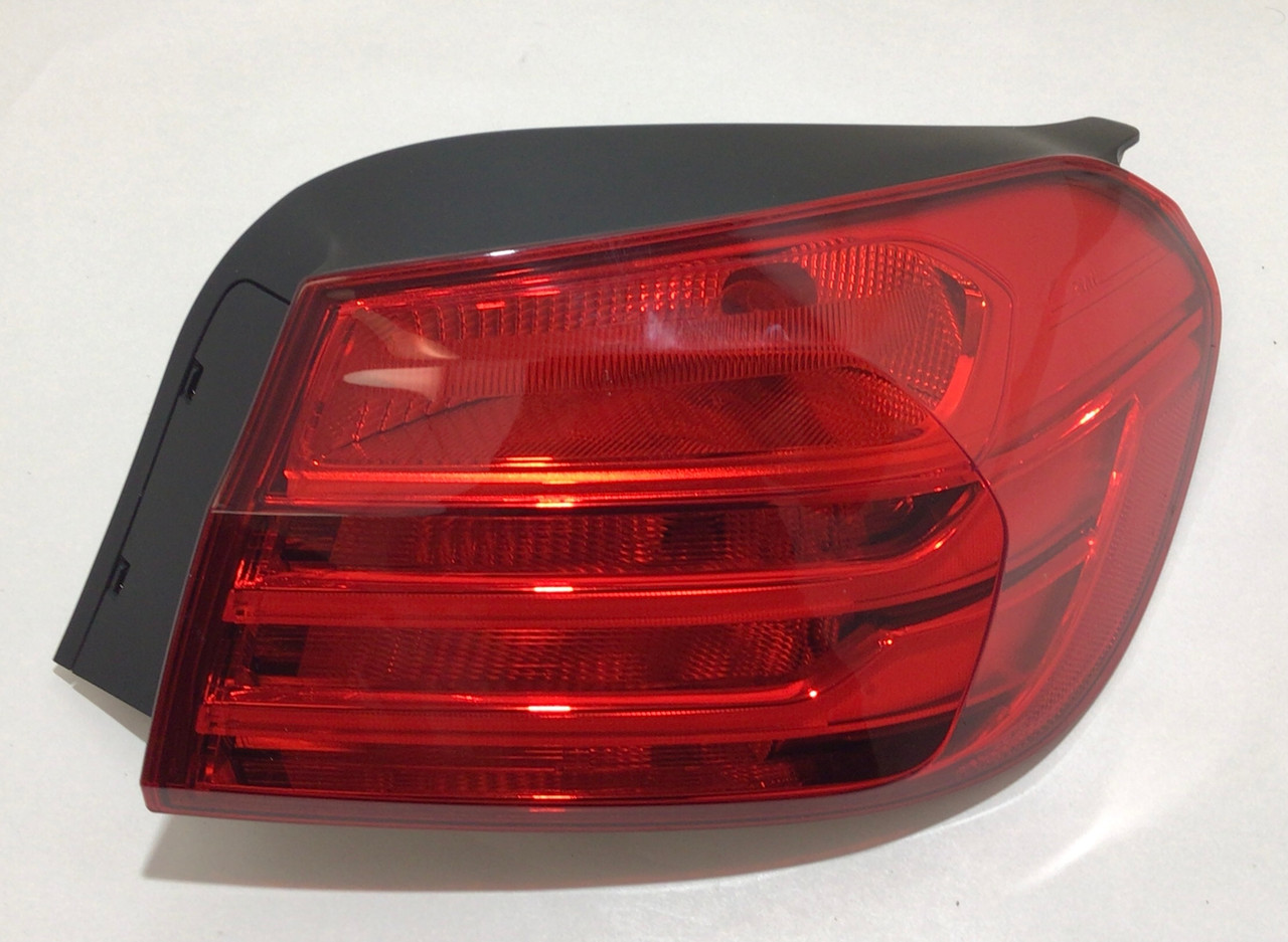 2015-2017 F82 F83 BMW M4 Passenger Side Tail Light / F8M02