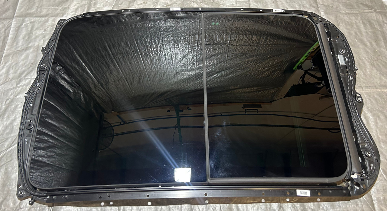 2015-2020 Porsche Macan Panoramic Sunroof Assembly w/ Motor