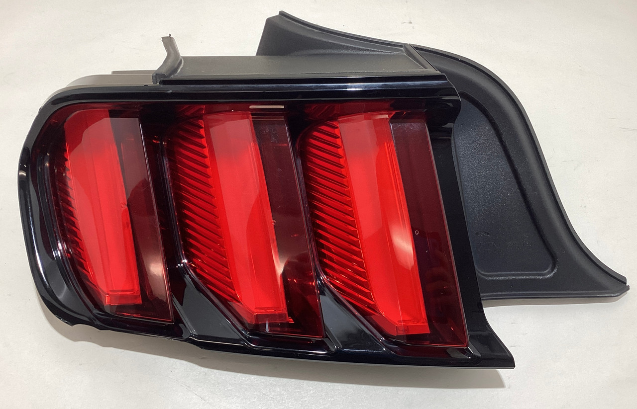 2015 マスタング 純正テールランプ 左右 S550　　4-17 2015-2017 Ford Mustang GT S550 Driver LED Tail Light *DAMAGE