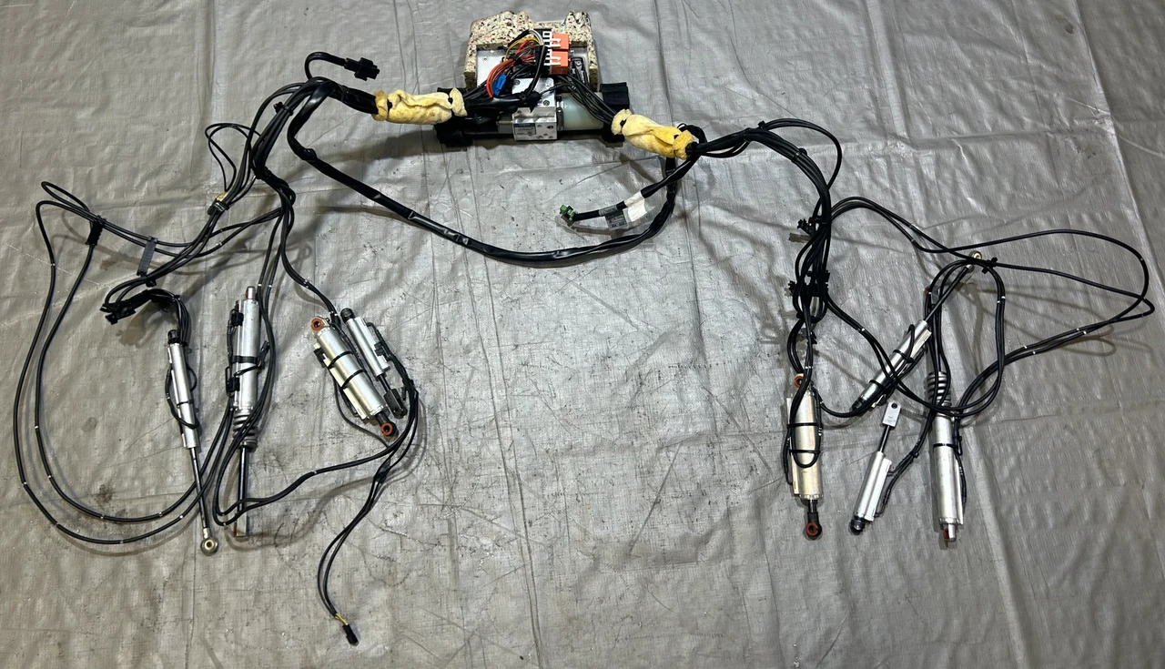 2008-2013 E93 BMW M3 Convertible Top Hydraulic Pump / Reservoir / Lines / Cylinders / E9M04