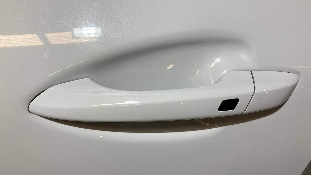 2019-2022 Hyundai Veloster Driver Side Door Assembly / Chalk White